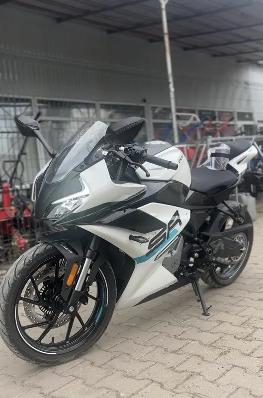 Мотоцикл CFMOTO 300SR