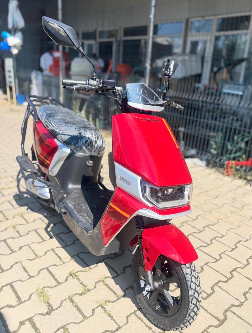 Електроскутер Crosser CR-13 2500W 76.8V 30Ah